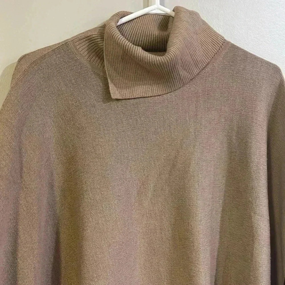 [O/S] Hugo  Boss LISANDRA VIRGIN WOOL PONCHO SWEATER IN CAMEL - Picture 5 of 9